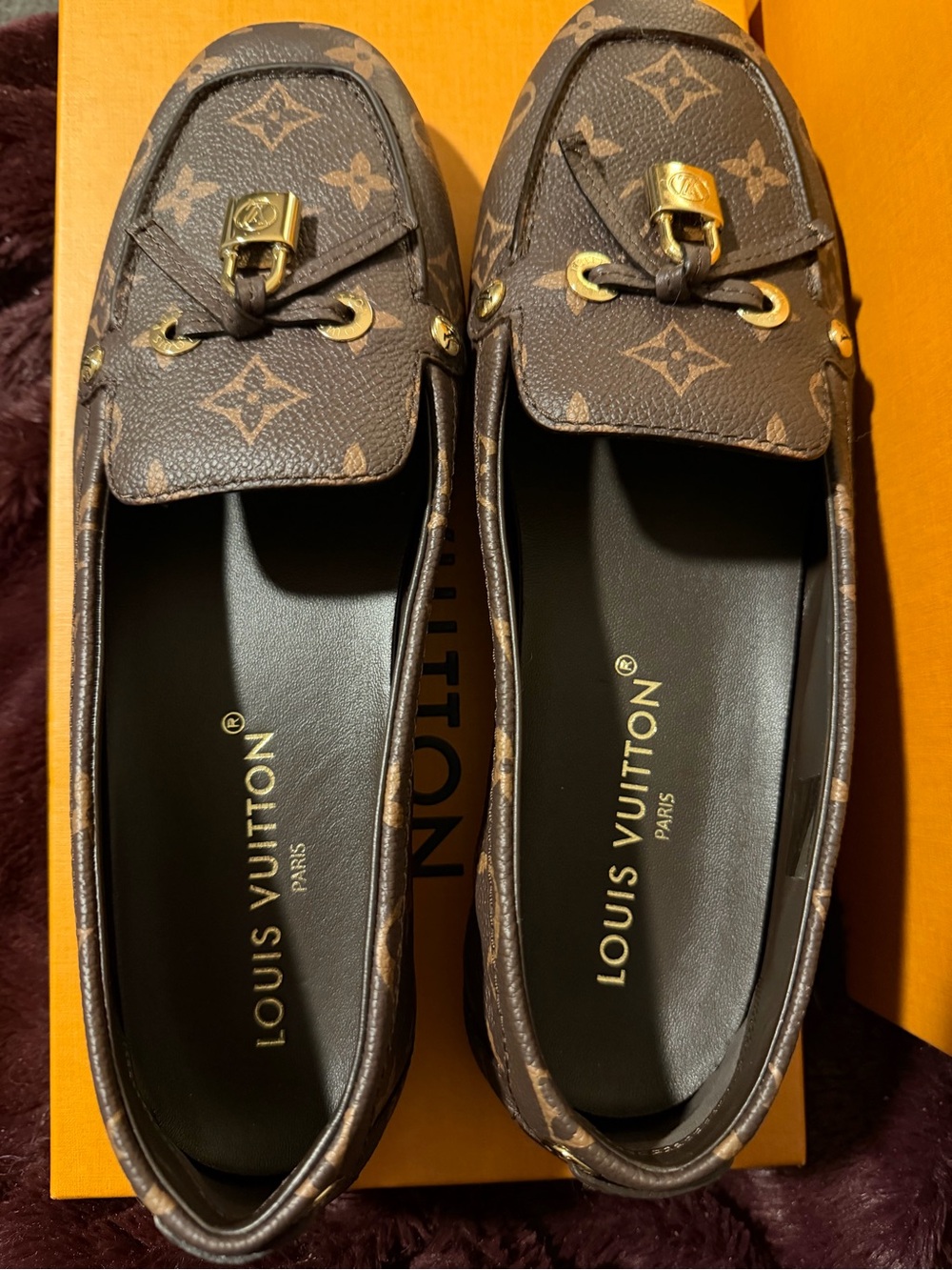 Louis Vuitton Flore Car Monogram size 40 new never worn